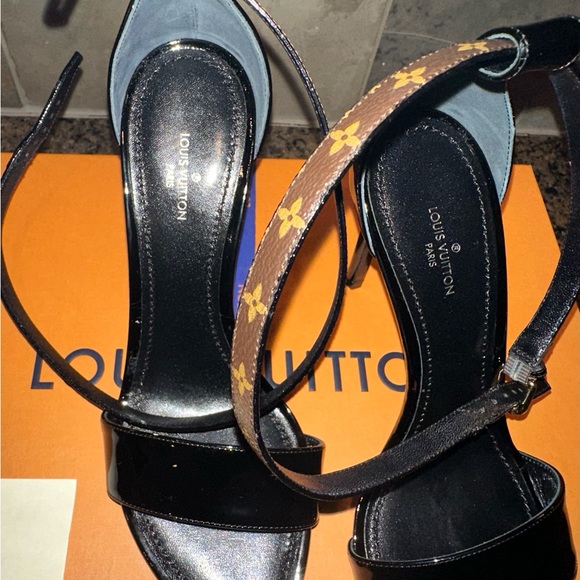 Louis Vuitton Pattern Print LV Monogram Patent Leather Sandals, never worn. - Picture 9 of 16
